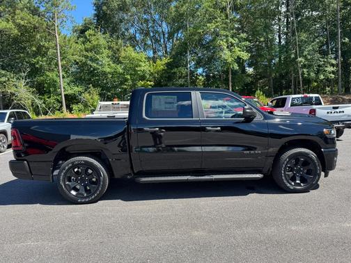 Diamond Black Crystal Pearlcoat 2026 RAM 1500 Express