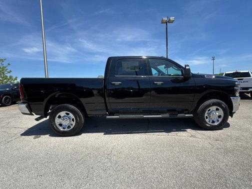 Diamond Black Crystal Pearlcoat 2026 RAM 2500 Tradesman Crew Cab 4x4 6'4' Box
