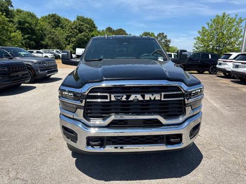 Diamond Black Crystal Pearlcoat 2026 RAM 2500 Tradesman Crew Cab 4x4 6'4' Box