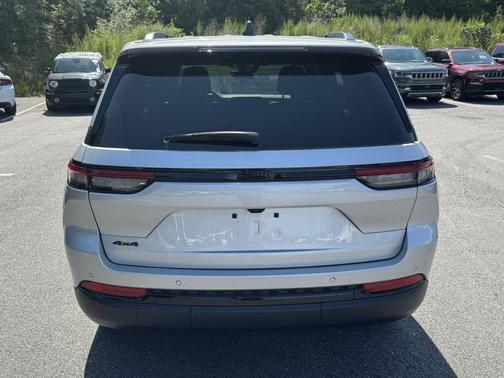 Silver Zynith 2025 Jeep Grand Cherokee Altitude