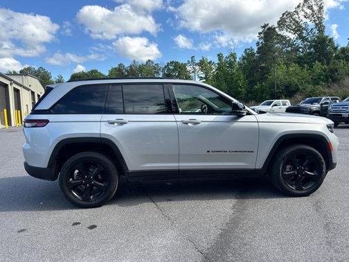 Silver Zynith 2025 Jeep Grand Cherokee Limited