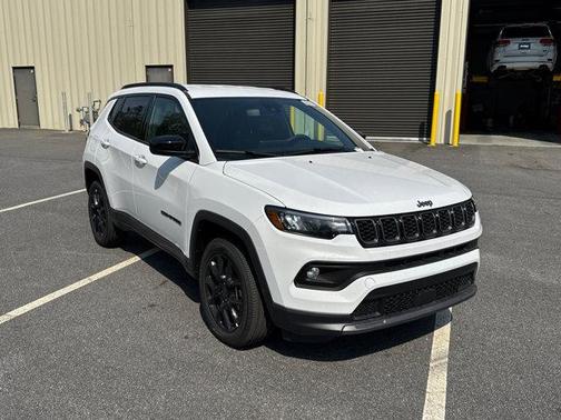 Bright White Clearcoat 2026 Jeep Compass Latitude