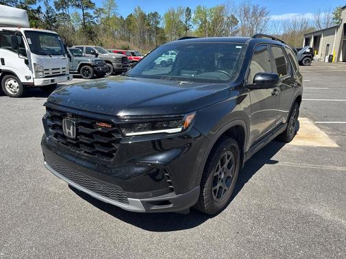 Crystal Black Pearl 2025 Honda Pilot TrailSport