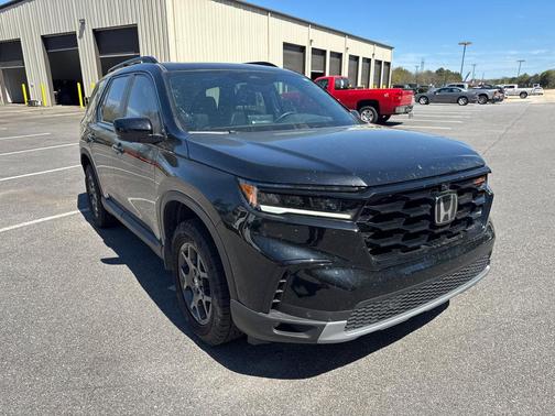Crystal Black Pearl 2025 Honda Pilot TrailSport