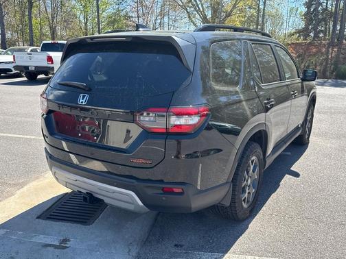 Crystal Black Pearl 2025 Honda Pilot TrailSport