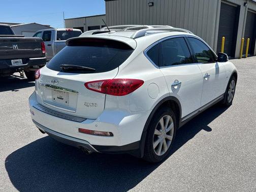 Majestic White 2016 INFINITI QX50 Base