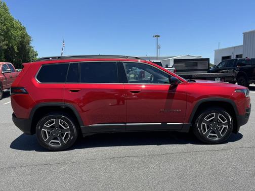 Red Hot Pearlcoat 2026 Jeep Cherokee Limited