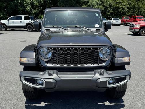 Granite Crystal Metallic Clearcoat 2024 Jeep Gladiator Sport S
