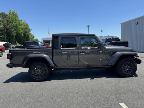 Granite Crystal Metallic Clearcoat 2024 Jeep Gladiator Sport S