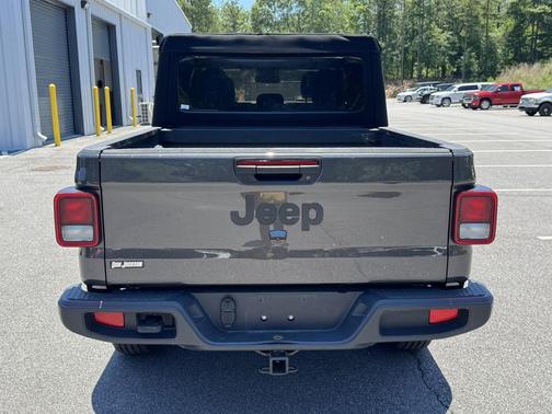 Granite Crystal Metallic Clearcoat 2024 Jeep Gladiator Sport S