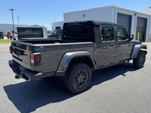 Granite Crystal Metallic Clearcoat 2024 Jeep Gladiator Sport S