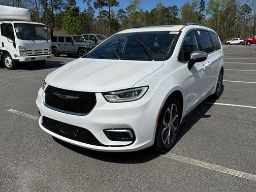 Bright White Clearcoat 2026 Chrysler Pacifica L