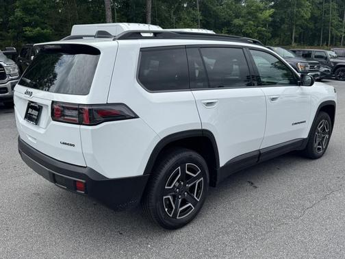 Bright White Clearcoat 2026 Jeep Cherokee Laredo
