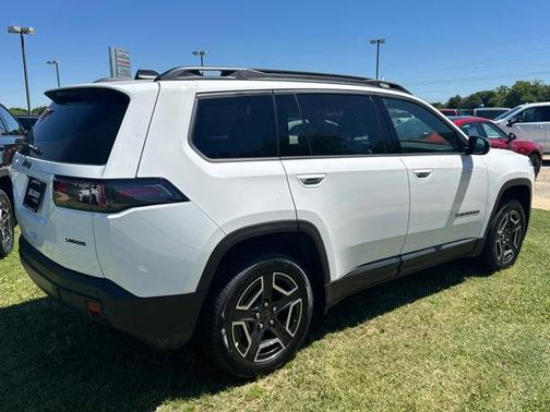 Bright White Clearcoat 2026 Jeep Cherokee Laredo