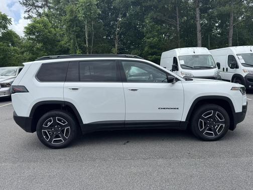 Bright White Clearcoat 2026 Jeep Cherokee Laredo