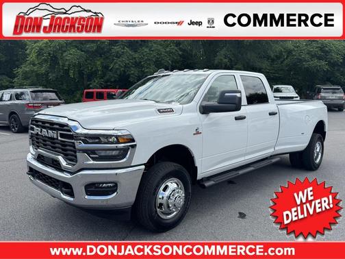 Bright White Clearcoat 2026 RAM 3500 Tradesman Crew Cab 4x4 8' Box