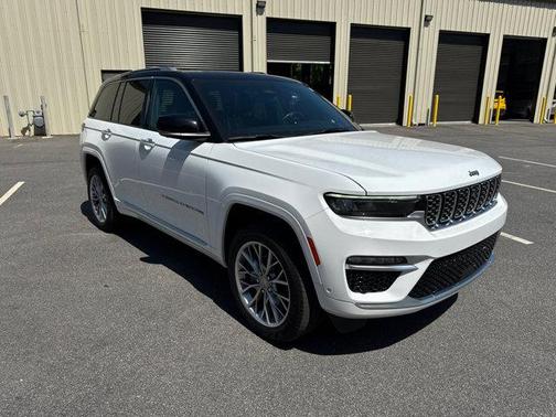 Bright White Clearcoat 2023 Jeep Grand Cherokee Summit