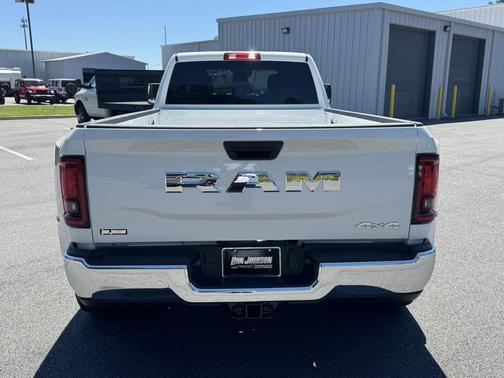 Bright White Clearcoat 2026 RAM 3500 Tradesman Crew Cab 4x4 8' Box