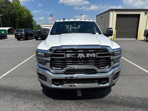 Bright White Clearcoat 2026 RAM 2500 Tradesman Crew Cab 4x4 6'4' Box