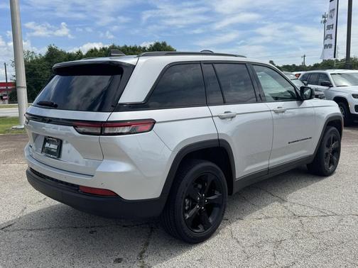 Silver Zynith 2023 Jeep Grand Cherokee Altitude