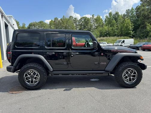 Black Clearcoat 2026 Jeep Wrangler Rubicon
