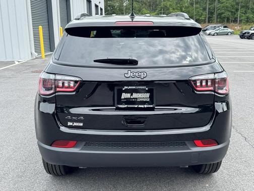 DIAMOND BLACK CRYSTAL P/C 2026 Jeep Compass Sport
