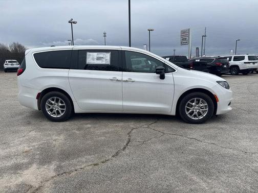 2026 Chrysler Voyager LX