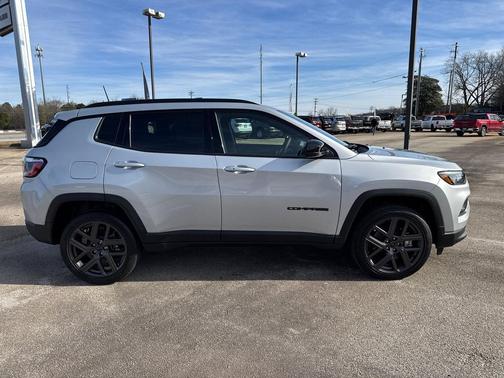 Silver Zynith Metallic Clearcoat 2026 Jeep Compass Sport