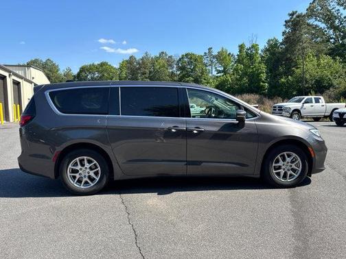 Granite Crystal Metallic Clearcoat 2023 Chrysler Pacifica Touring L