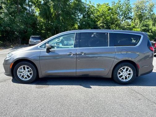 Granite Crystal Metallic Clearcoat 2023 Chrysler Pacifica Touring L