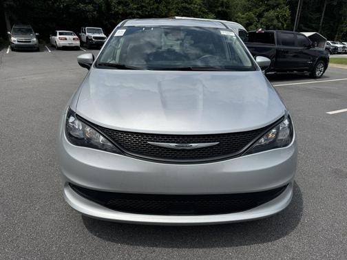 Silver Mist Clearcoat 2023 Chrysler Voyager LX
