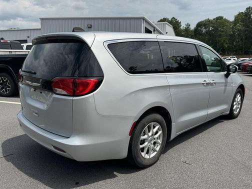 Silver Mist Clearcoat 2023 Chrysler Voyager LX