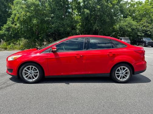 RACE RED RED 2017 Ford Focus SE