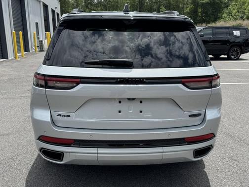 Silver Zynith 2025 Jeep Grand Cherokee Summit