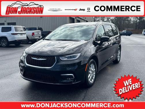 Diamond Black Crystal Pearlcoat 2026 Chrysler Pacifica L