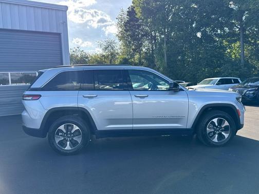 Silver Zynith 2024 Jeep Grand Cherokee 4xe Base