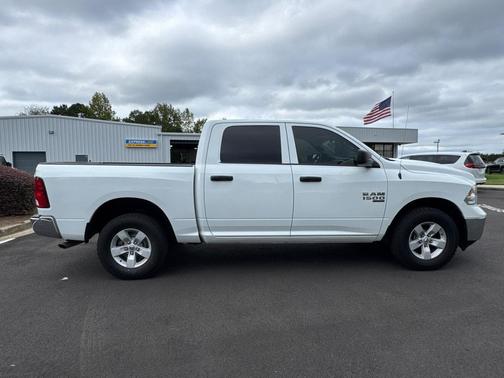 Bright White Clearcoat 2022 RAM 1500 Classic SLT