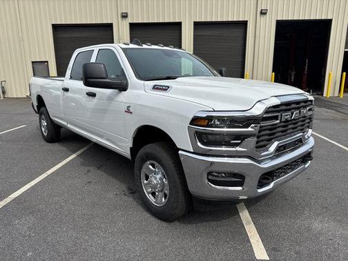 Bright White Clearcoat 2026 RAM 2500 Tradesman Crew Cab 4x4 8' Box