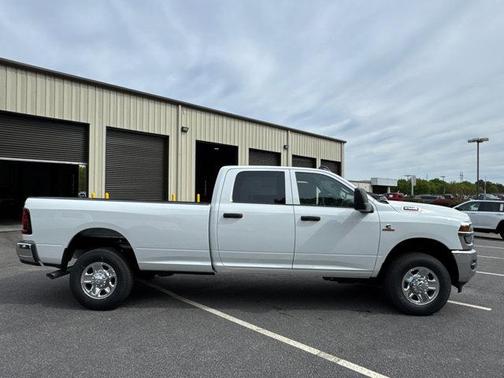 Bright White Clearcoat 2026 RAM 2500 Tradesman Crew Cab 4x4 8' Box