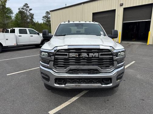 Bright White Clearcoat 2026 RAM 2500 Tradesman Crew Cab 4x4 8' Box