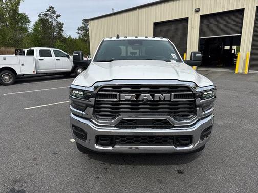 Bright White Clearcoat 2026 RAM 2500 Tradesman Crew Cab 4x4 6'4' Box