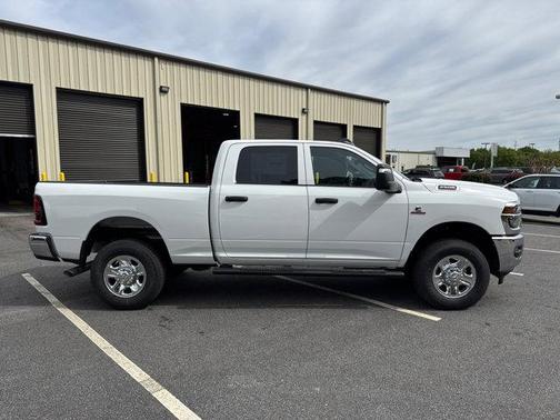 Bright White Clearcoat 2026 RAM 2500 Tradesman Crew Cab 4x4 6'4' Box