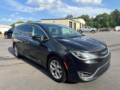 Brilliant Black Crystal Pearlcoat 2019 Chrysler Pacifica Touring Plus