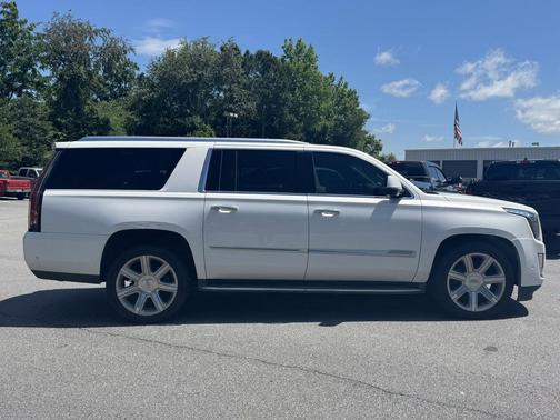 Crystal White Tricoat 2017 Cadillac Escalade ESV Luxury