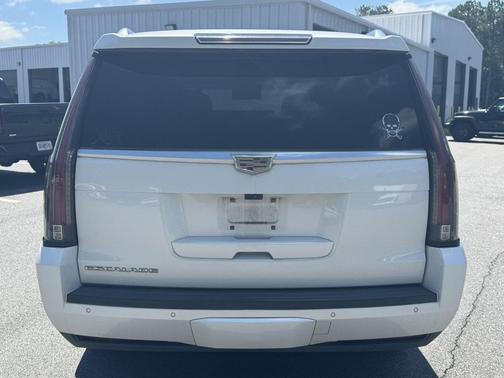 Crystal White Tricoat 2017 Cadillac Escalade ESV Luxury