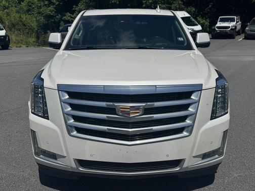Crystal White Tricoat 2017 Cadillac Escalade ESV Luxury