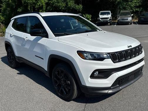 Bright White Clearcoat 2026 Jeep Compass Latitude