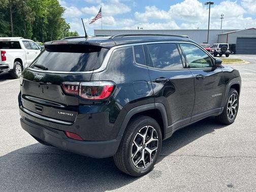 Diamond Black Crystal Pearlcoat 2025 Jeep Compass Limited