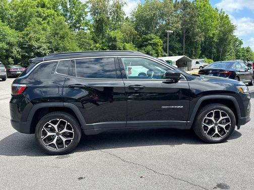 Diamond Black Crystal Pearlcoat 2025 Jeep Compass Limited