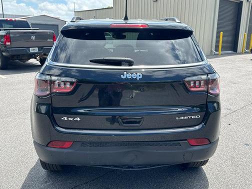 Diamond Black Crystal Pearlcoat 2025 Jeep Compass Limited